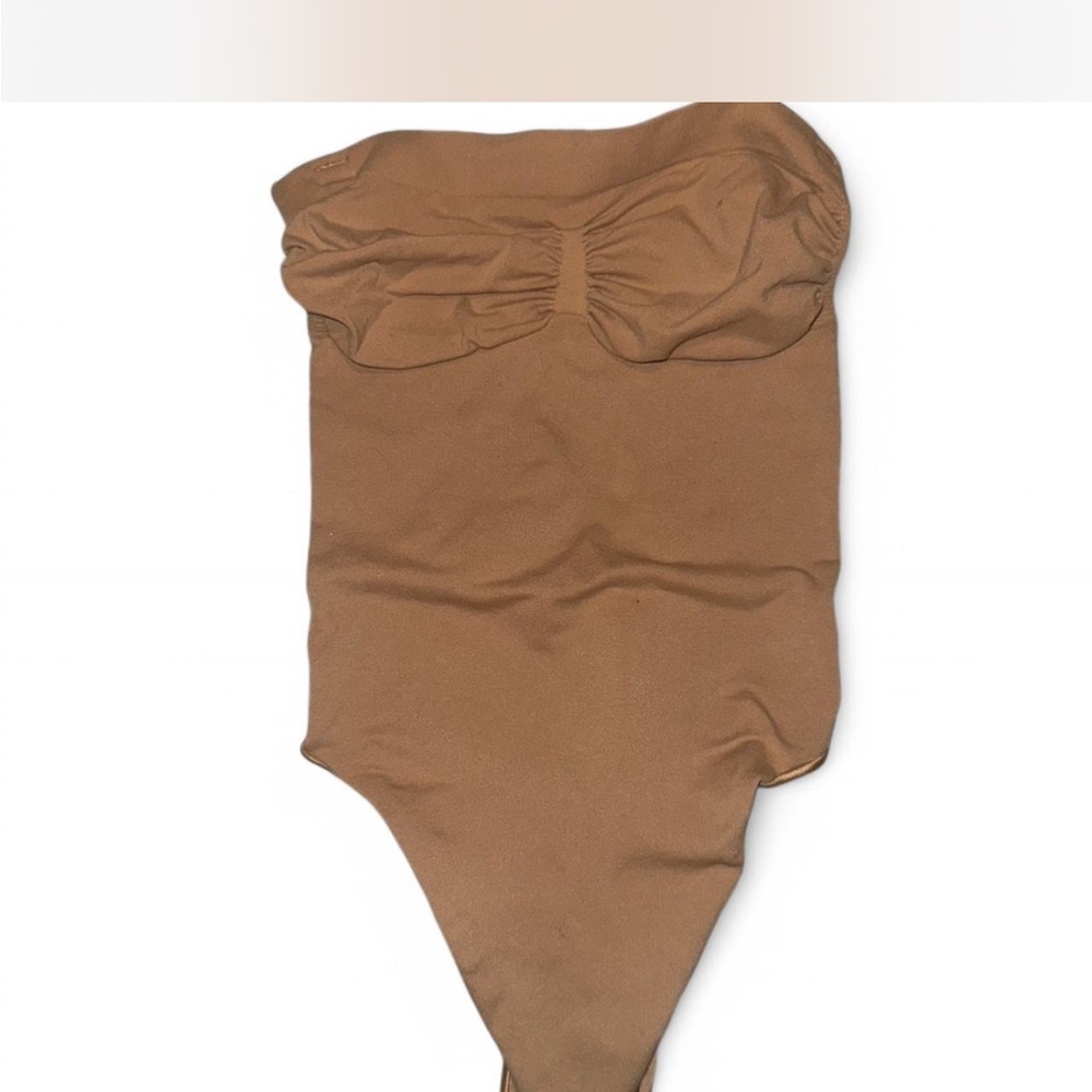 COPY - SKIMS Tan Strapless Bodysuit
